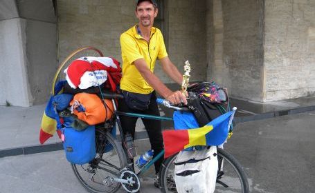 Celebrul cicloturist, Ştefan Hodi, care a parcurs distanţe de zeci de mii de kilometri, prin toată Europa, a ajuns şi la Ploieşti, în cadrul celui de-al nouălea circuit al României.